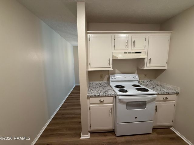200 High Meadows Boulevard Apt 221, Lafayette, LA 70507