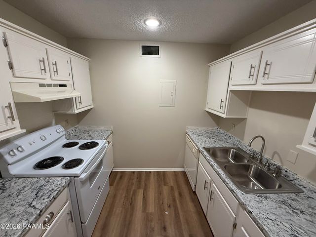 200 High Meadows Boulevard Apt 221, Lafayette, LA 70507