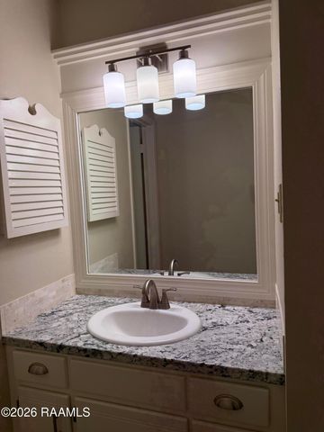 200 High Meadows Boulevard Apt 221, Lafayette, LA 70507