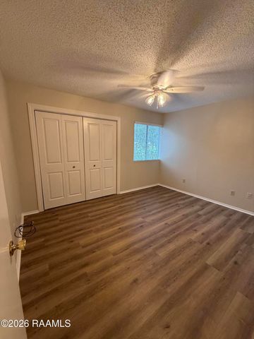 200 High Meadows Boulevard Apt 221, Lafayette, LA 70507