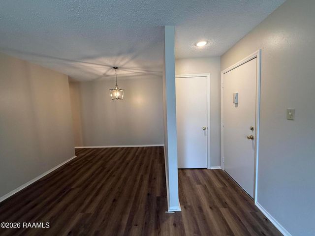 200 High Meadows Boulevard Apt 221, Lafayette, LA 70507