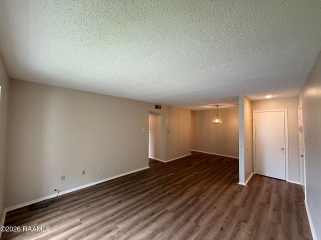 200 High Meadows Boulevard Apt 221, Lafayette, LA 70507