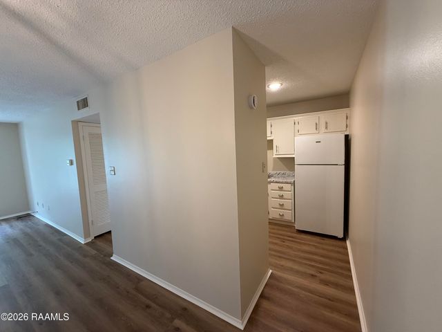 200 High Meadows Boulevard Apt 221, Lafayette, LA 70507