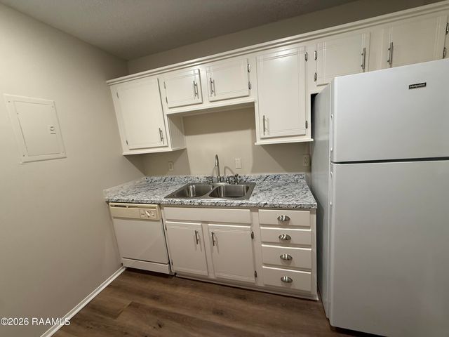 200 High Meadows Boulevard Apt 221, Lafayette, LA 70507