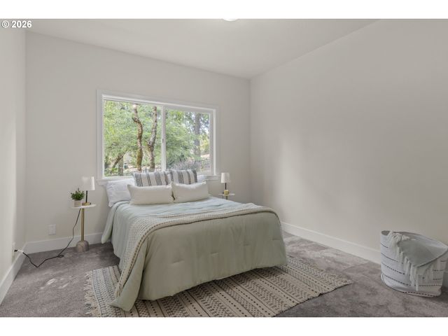 2491 SUNCREST Ave, Eugene, OR 97405