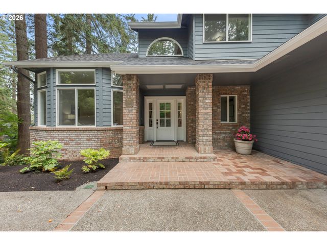 2491 SUNCREST Ave, Eugene, OR 97405
