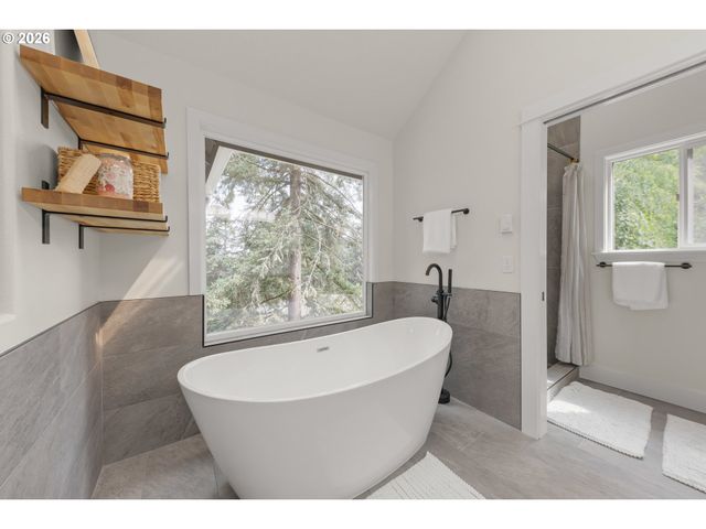 2491 SUNCREST Ave, Eugene, OR 97405