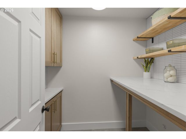2491 SUNCREST Ave, Eugene, OR 97405