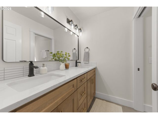 2491 SUNCREST Ave, Eugene, OR 97405