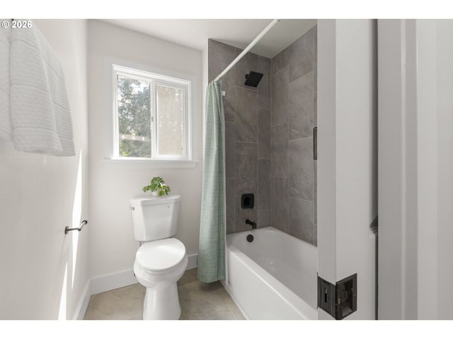 2491 SUNCREST Ave, Eugene, OR 97405