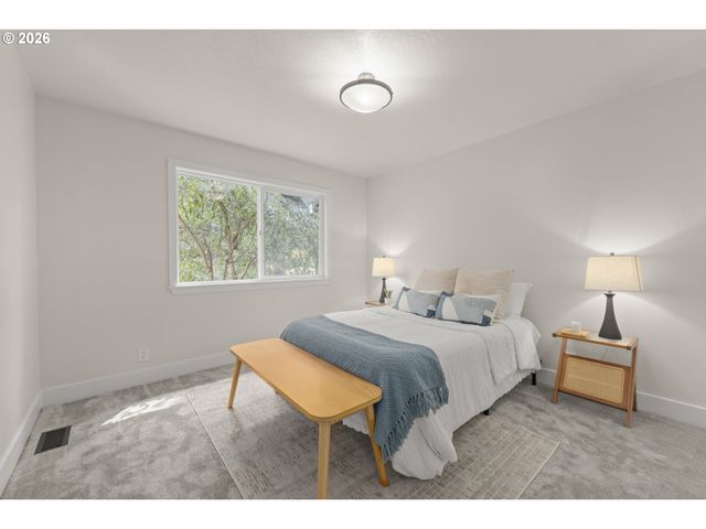 2491 SUNCREST Ave, Eugene, OR 97405
