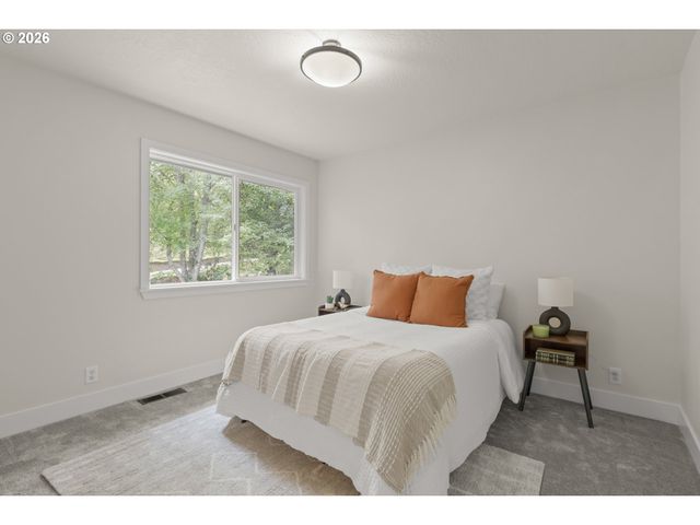 2491 SUNCREST Ave, Eugene, OR 97405