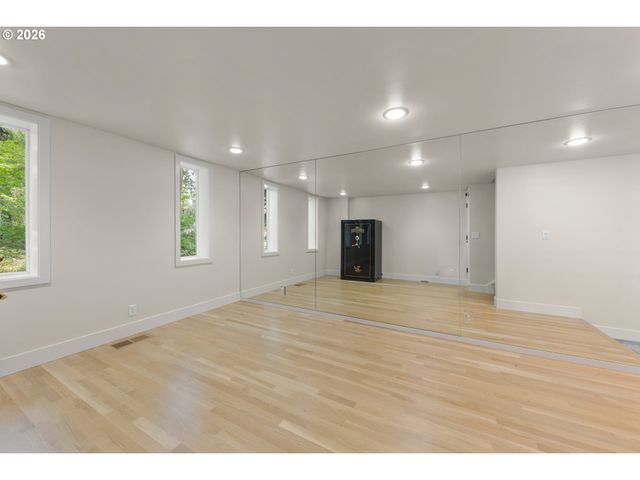 2491 SUNCREST Ave, Eugene, OR 97405