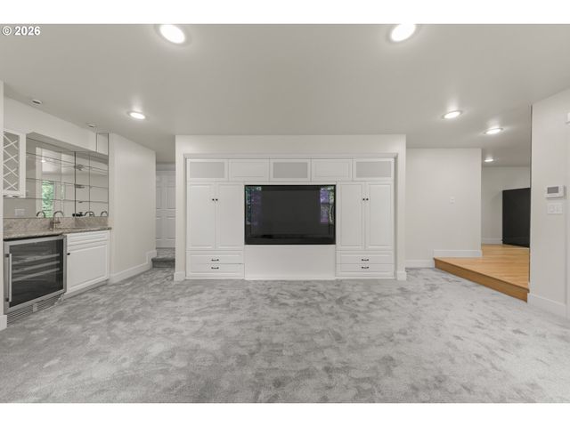 2491 SUNCREST Ave, Eugene, OR 97405
