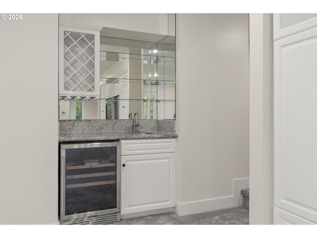 2491 SUNCREST Ave, Eugene, OR 97405