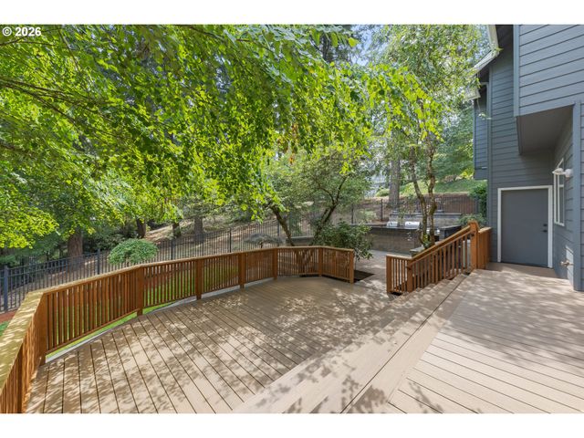 2491 SUNCREST Ave, Eugene, OR 97405