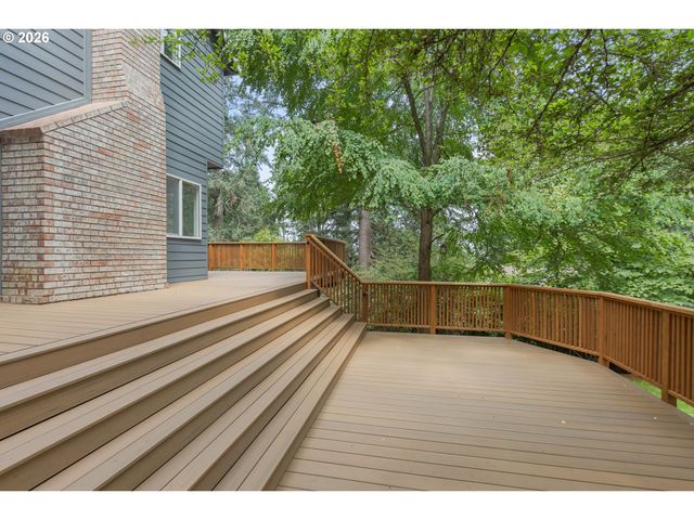 2491 SUNCREST Ave, Eugene, OR 97405