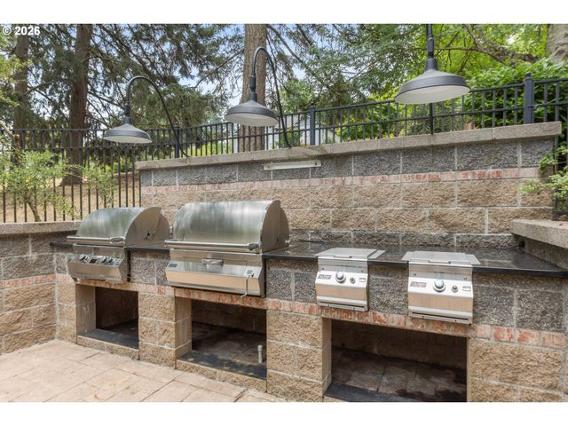 2491 SUNCREST Ave, Eugene, OR 97405
