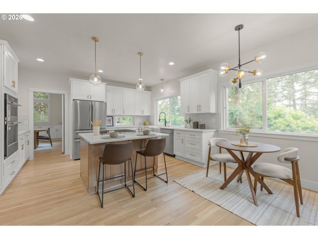 2491 SUNCREST Ave, Eugene, OR 97405