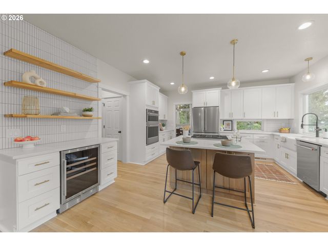 2491 SUNCREST Ave, Eugene, OR 97405