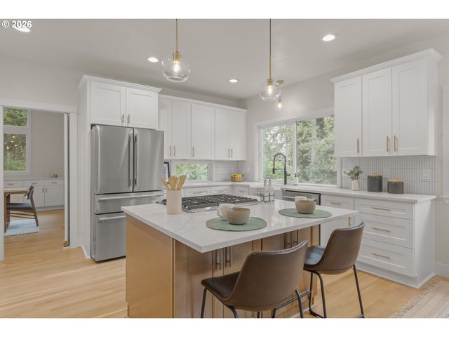 2491 SUNCREST Ave, Eugene, OR 97405