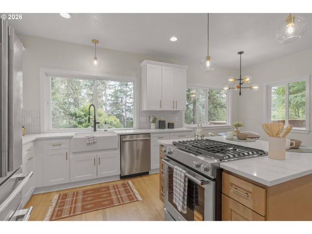 2491 SUNCREST Ave, Eugene, OR 97405