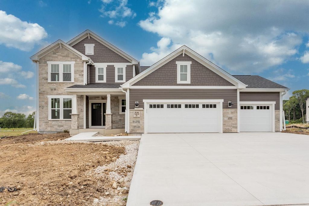 W208N6659 Sweet Clover DRIVE, Menomonee Falls, WI 53051