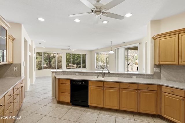 15750 W LINKSVIEW Drive, Surprise, AZ 85374