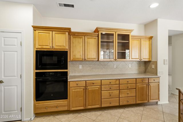 15750 W LINKSVIEW Drive, Surprise, AZ 85374