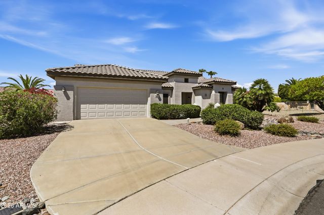 15750 W LINKSVIEW Drive, Surprise, AZ 85374