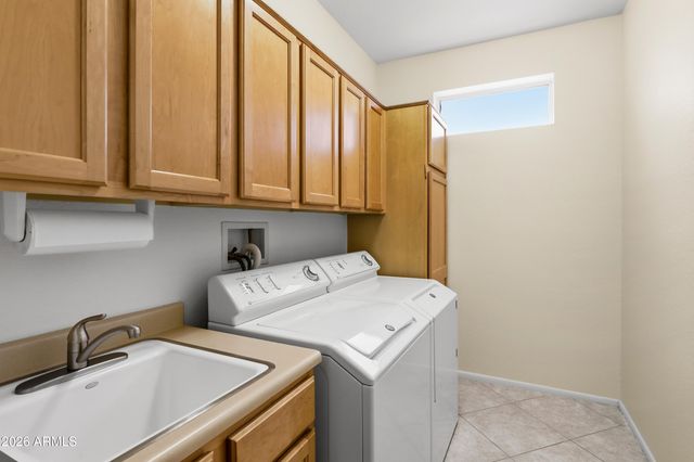15750 W LINKSVIEW Drive, Surprise, AZ 85374