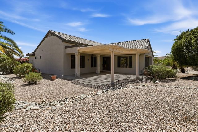 15750 W LINKSVIEW Drive, Surprise, AZ 85374
