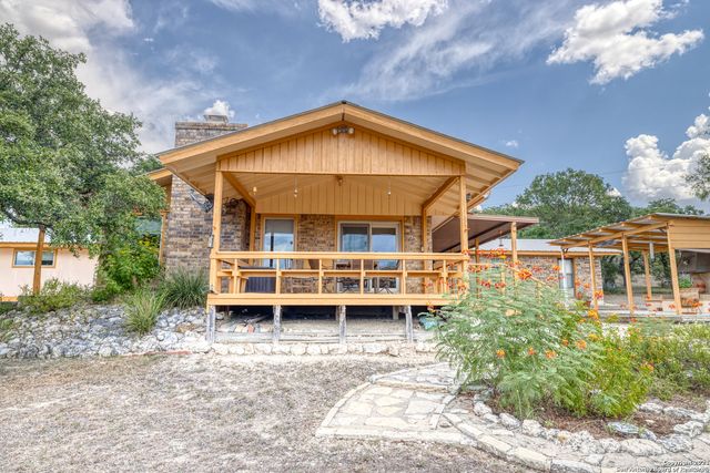 1482 Flat Rock Circle, Leakey, TX 78873