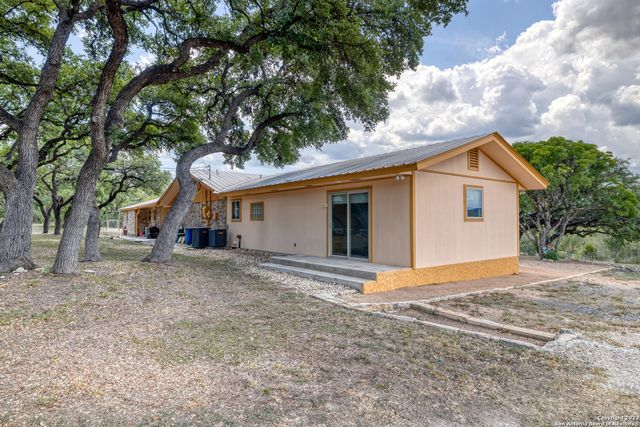 1482 Flat Rock Circle, Leakey, TX 78873