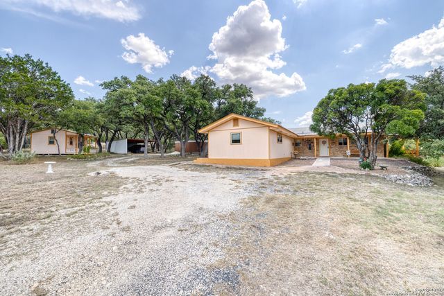 1482 Flat Rock Circle, Leakey, TX 78873