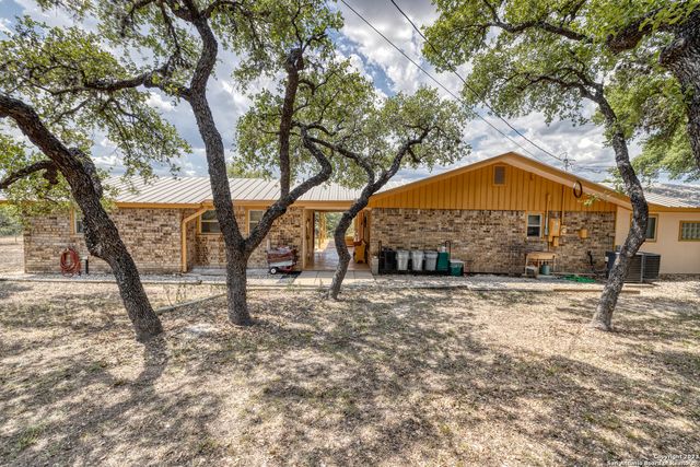 1482 Flat Rock Circle, Leakey, TX 78873