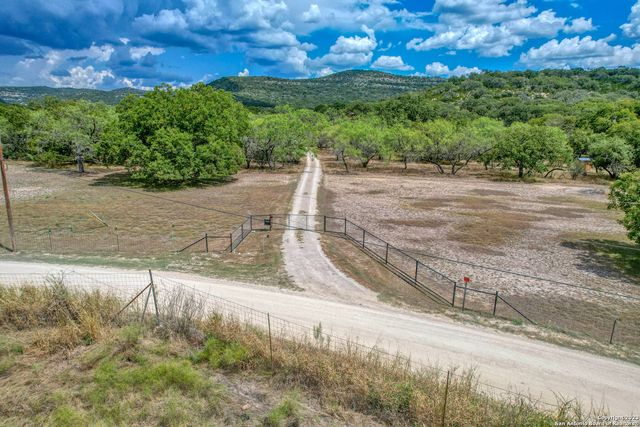 1482 Flat Rock Circle, Leakey, TX 78873