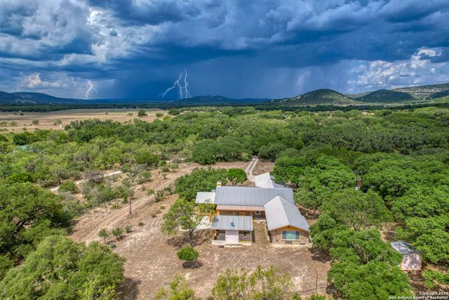 1482 Flat Rock Circle, Leakey, TX 78873