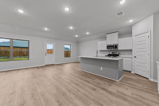 607 Forest Haven Drive, Van Alstyne, TX 75495