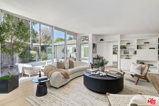136 Beloit Avenue, Los Angeles, CA 90049