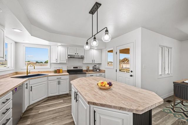 963 S Bayonne Dr, Pueblo West, CO 81007