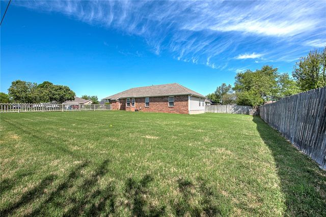 813 SW Cheyenne Drive, Bentonville, AR 72712