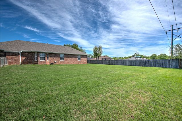 813 SW Cheyenne Drive, Bentonville, AR 72712