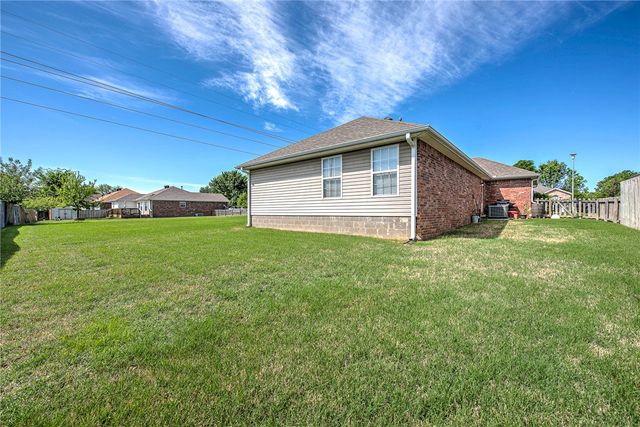 813 SW Cheyenne Drive, Bentonville, AR 72712
