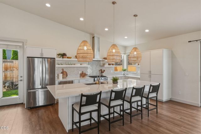 63108 NE Iner Loop, Bend, OR 97701
