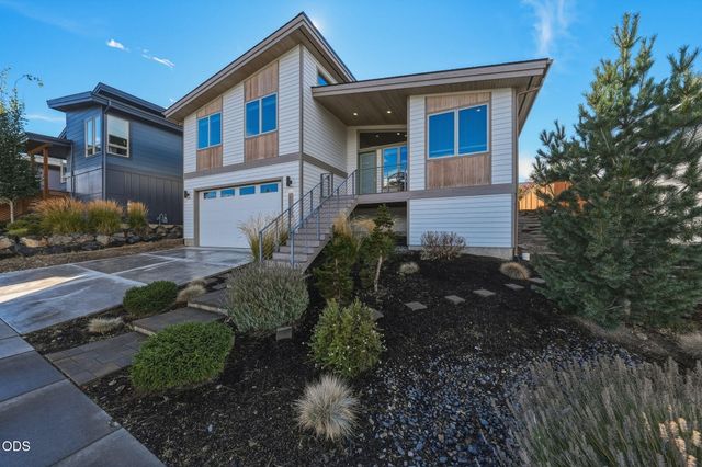 63108 NE Iner Loop, Bend, OR 97701