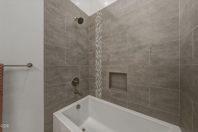63108 NE Iner Loop, Bend, OR 97701