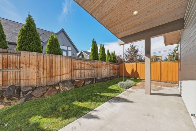 63108 NE Iner Loop, Bend, OR 97701