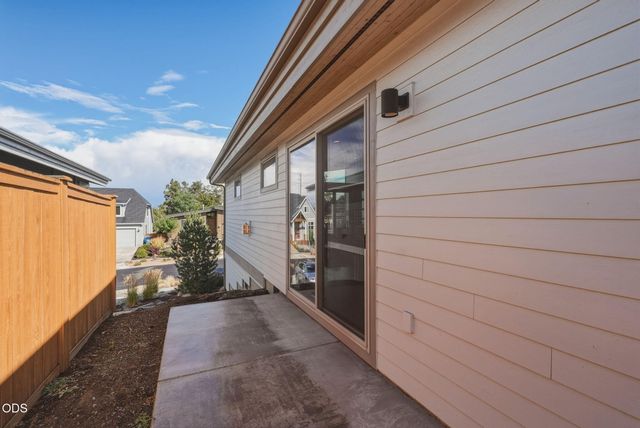 63108 NE Iner Loop, Bend, OR 97701