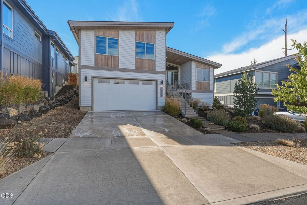 63108 NE Iner Loop, Bend, OR 97701